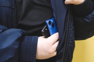 В Сарпинском районе полицейскими раскрыта кража мобильного телефона